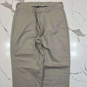 L.L. Bean Men's Khakis Natural Fit, Size 33/32